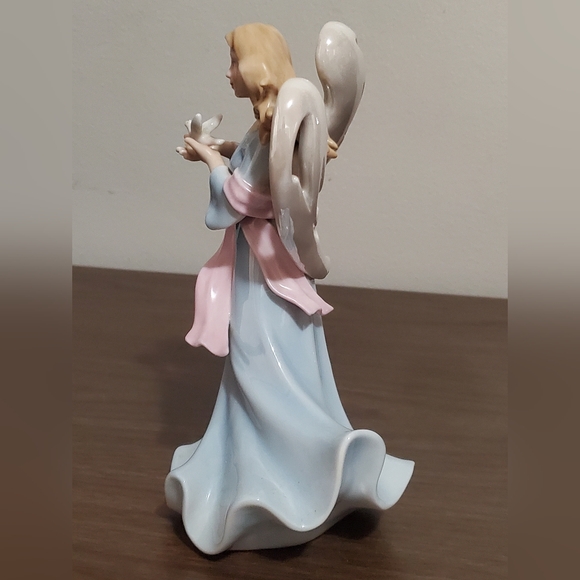 Heavenly Touch porcelain Angel Figurine - Picture 7 of 10